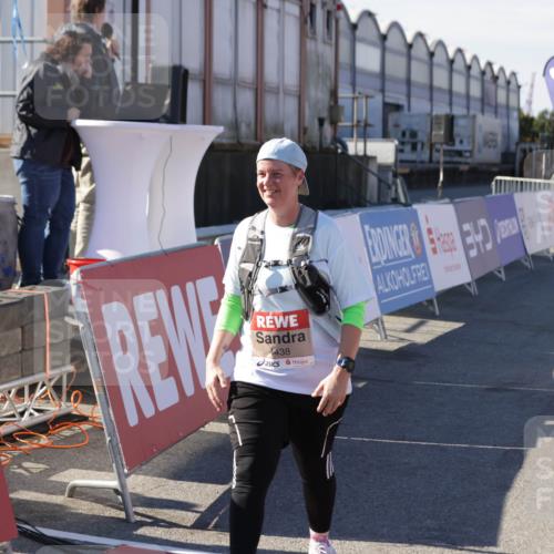 03.10.2025 - Köhlbrandbrückenlauf Jannik Wohlers http://msf.ph/oto/9117918 03.10.2025 13:34:08 Ziel 4438, 4919, 5300, 5593, 6095, 6246, 6420, 6421, 6574 meine-sportfotos.de