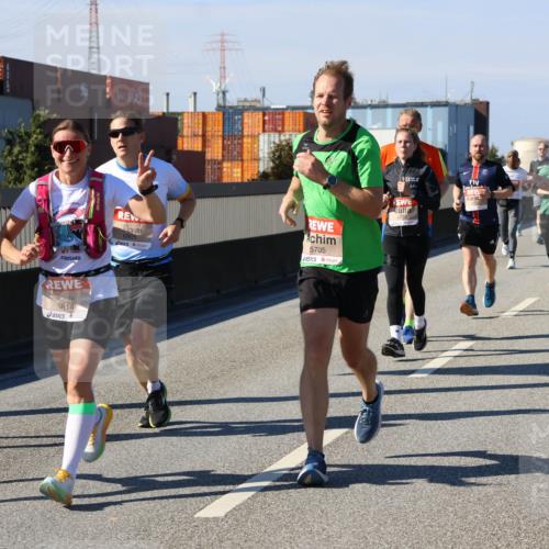 03.10.2025 - Köhlbrandbrückenlauf Strokosch-Dieckow http://msf.ph/oto/9117923 03.10.2025 12:53:44 Position 3 63, 6816, 814, 6805, 5705, 4718 meine-sportfotos.de