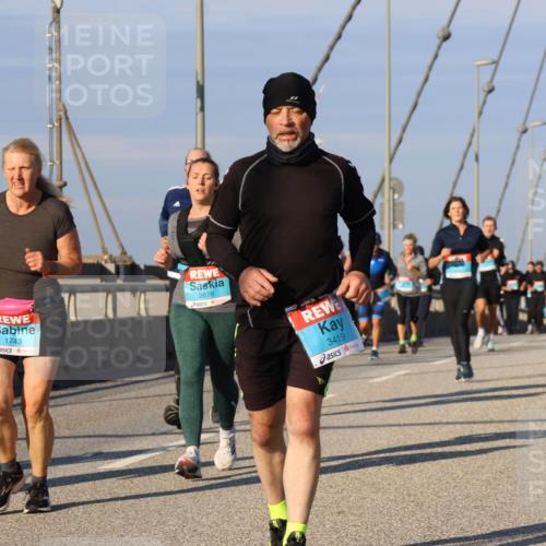 03.10.2025 - Köhlbrandbrückenlauf Strokosch-Dieckow http://msf.ph/oto/9117924 03.10.2025 09:51:48 Position 2 1743, 2678, 3419, 27 meine-sportfotos.de