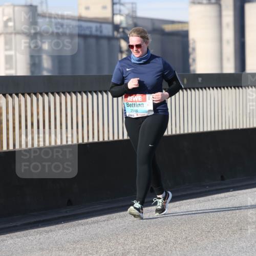 03.10.2025 - Köhlbrandbrückenlauf Lena Gebhardt http://msf.ph/oto/9117926 03.10.2025 10:24:24 Position 2 2546 meine-sportfotos.de