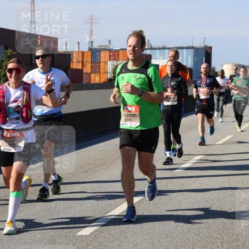 03.10.2025 - Köhlbrandbrückenlauf Strokosch-Dieckow http://msf.ph/oto/9117928 03.10.2025 12:53:44 Position 3 316, 8814, 5705 meine-sportfotos.de