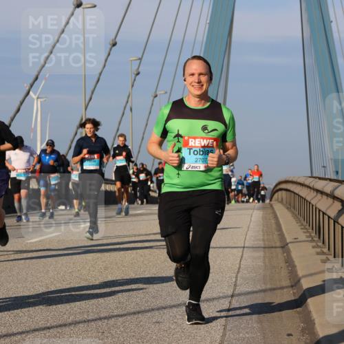 03.10.2025 - Köhlbrandbrückenlauf Strokosch-Dieckow http://msf.ph/oto/9117929 03.10.2025 09:51:50 Position 2 88, 3419, 2707 meine-sportfotos.de