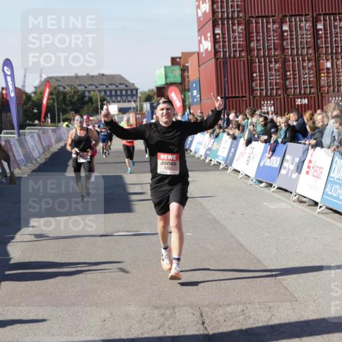 03.10.2025 - Köhlbrandbrückenlauf Jannik Wohlers http://msf.ph/oto/9117930 03.10.2025 13:03:20 Ziel 4085, 4208, 4225, 4268, 4283, 4856, 5048, 5063, 6279, 6612, 6632, 6722, 6784 meine-sportfotos.de