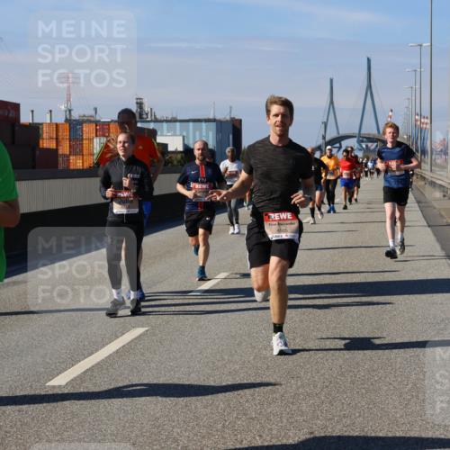 03.10.2025 - Köhlbrandbrückenlauf Strokosch-Dieckow http://msf.ph/oto/9117934 03.10.2025 12:53:45 Position 3 5705, 4505 meine-sportfotos.de