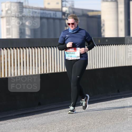 03.10.2025 - Köhlbrandbrückenlauf Lena Gebhardt http://msf.ph/oto/9117935 03.10.2025 10:24:24 Position 2 2546 meine-sportfotos.de