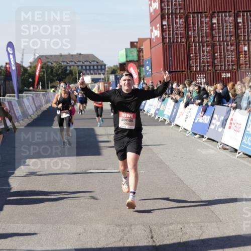 03.10.2025 - Köhlbrandbrückenlauf Jannik Wohlers http://msf.ph/oto/9117937 03.10.2025 13:03:20 Ziel 4085, 4208, 4225, 4268, 4283, 4856, 5048, 5063, 6279, 6612, 6632, 6722, 6784 meine-sportfotos.de