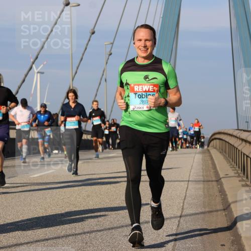 03.10.2025 - Köhlbrandbrückenlauf Strokosch-Dieckow http://msf.ph/oto/9117941 03.10.2025 09:51:50 Position 2 3419, 2785, 2707 meine-sportfotos.de