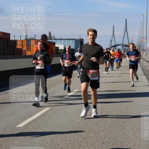 03.10.2025 - Köhlbrandbrückenlauf Strokosch-Dieckow http://msf.ph/oto/9117942 03.10.2025 12:53:45 Position 3 5705 meine-sportfotos.de