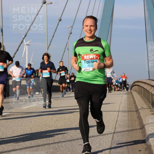 03.10.2025 - Köhlbrandbrückenlauf Strokosch-Dieckow http://msf.ph/oto/9117946 03.10.2025 09:51:50 Position 2 3419, 2785, 2064, 2707 meine-sportfotos.de