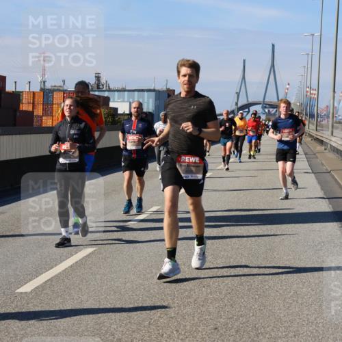 03.10.2025 - Köhlbrandbrückenlauf Strokosch-Dieckow http://msf.ph/oto/9117948 03.10.2025 12:53:45 Position 3 4505 meine-sportfotos.de