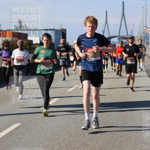 03.10.2025 - Köhlbrandbrückenlauf Strokosch-Dieckow http://msf.ph/oto/9117953 03.10.2025 12:53:48 Position 3 5763, 6803 meine-sportfotos.de
