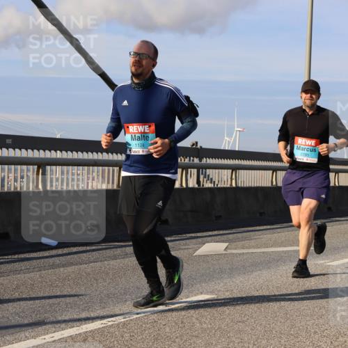 03.10.2025 - Köhlbrandbrückenlauf Strokosch-Dieckow http://msf.ph/oto/9117957 03.10.2025 09:51:53 Position 2 1124, 2785 meine-sportfotos.de
