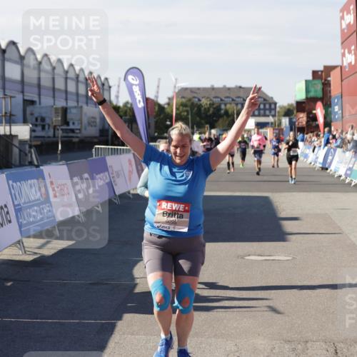 03.10.2025 - Köhlbrandbrückenlauf Jannik Wohlers http://msf.ph/oto/9117959 03.10.2025 13:34:09 Ziel 4438, 5593, 6095, 6420, 6421, 6574 meine-sportfotos.de