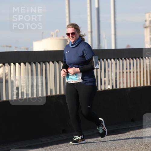 03.10.2025 - Köhlbrandbrückenlauf Lena Gebhardt http://msf.ph/oto/9117960 03.10.2025 10:24:26 Position 2 2546 meine-sportfotos.de