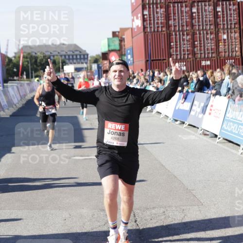 03.10.2025 - Köhlbrandbrückenlauf Jannik Wohlers http://msf.ph/oto/9117963 03.10.2025 13:03:21 Ziel 4085, 4208, 4225, 4268, 4283, 4856, 5048, 5063, 6279, 6612, 6632, 6722, 6784 meine-sportfotos.de