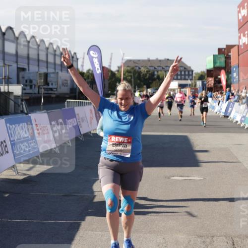 03.10.2025 - Köhlbrandbrückenlauf Jannik Wohlers http://msf.ph/oto/9117964 03.10.2025 13:34:10 Ziel 4438, 5593, 6095, 6420, 6421, 6574 meine-sportfotos.de