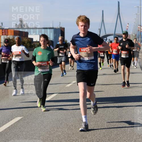 03.10.2025 - Köhlbrandbrückenlauf Strokosch-Dieckow http://msf.ph/oto/9117965 03.10.2025 12:53:48 Position 3 5763, 6803 meine-sportfotos.de