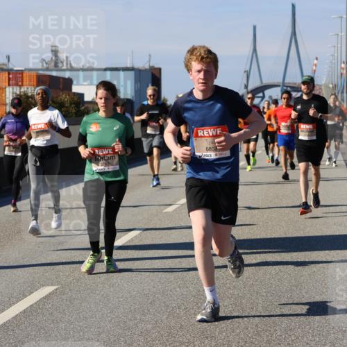 03.10.2025 - Köhlbrandbrückenlauf Strokosch-Dieckow http://msf.ph/oto/9117972 03.10.2025 12:53:48 Position 3 5763, 6803 meine-sportfotos.de
