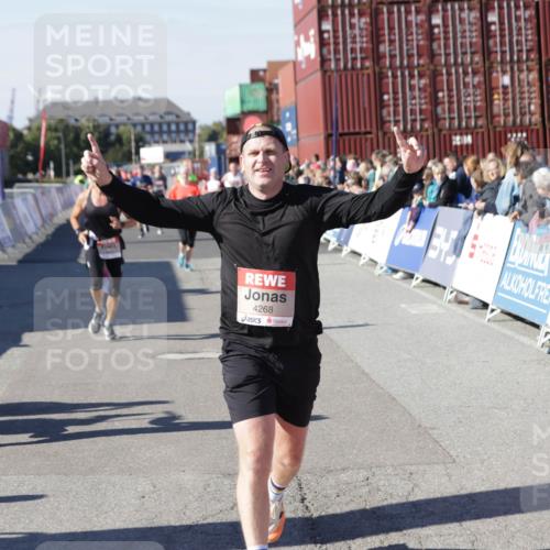 03.10.2025 - Köhlbrandbrückenlauf Jannik Wohlers http://msf.ph/oto/9117973 03.10.2025 13:03:21 Ziel 4085, 4208, 4225, 4268, 4283, 4856, 5048, 5063, 6279, 6612, 6632, 6722, 6784 meine-sportfotos.de