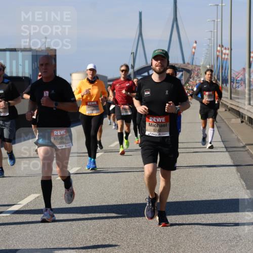03.10.2025 - Köhlbrandbrückenlauf Strokosch-Dieckow http://msf.ph/oto/9117976 03.10.2025 12:53:50 Position 3 3, 6647, 5242 meine-sportfotos.de
