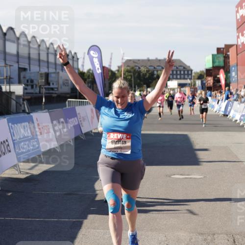 03.10.2025 - Köhlbrandbrückenlauf Jannik Wohlers http://msf.ph/oto/9117978 03.10.2025 13:34:10 Ziel 4438, 5593, 6095, 6420, 6421, 6574 meine-sportfotos.de