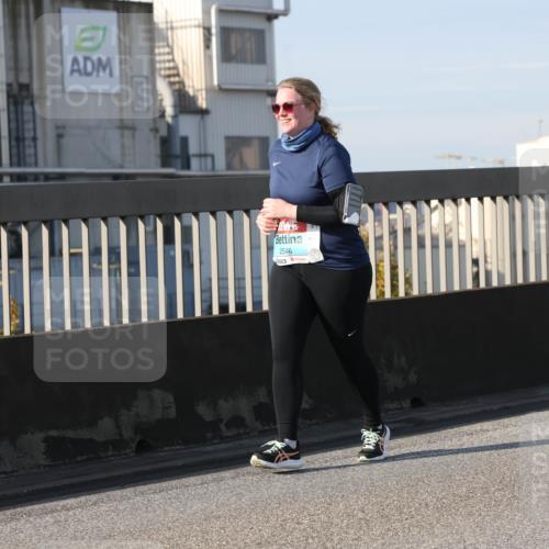 03.10.2025 - Köhlbrandbrückenlauf Lena Gebhardt http://msf.ph/oto/9117979 03.10.2025 10:24:28 Position 2 2546 meine-sportfotos.de
