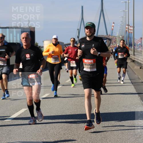 03.10.2025 - Köhlbrandbrückenlauf Strokosch-Dieckow http://msf.ph/oto/9117984 03.10.2025 12:53:51 Position 3 5740, 6647, 5242 meine-sportfotos.de