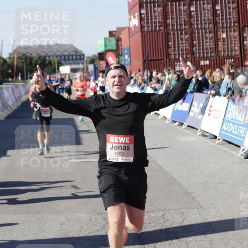 03.10.2025 - Köhlbrandbrückenlauf Jannik Wohlers http://msf.ph/oto/9117987 03.10.2025 13:03:21 Ziel 4085, 4208, 4225, 4268, 4283, 4856, 5048, 5063, 6279, 6612, 6632, 6722, 6784 meine-sportfotos.de