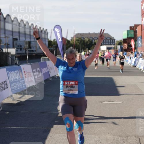 03.10.2025 - Köhlbrandbrückenlauf Jannik Wohlers http://msf.ph/oto/9117989 03.10.2025 13:34:10 Ziel 4438, 5593, 6095, 6420, 6421, 6574 meine-sportfotos.de