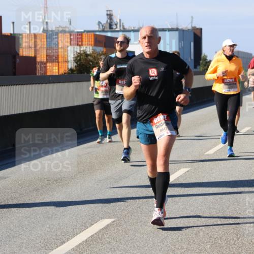 03.10.2025 - Köhlbrandbrückenlauf Strokosch-Dieckow http://msf.ph/oto/9117996 03.10.2025 12:53:51 Position 3 3, 6647, 4479, 5242 meine-sportfotos.de