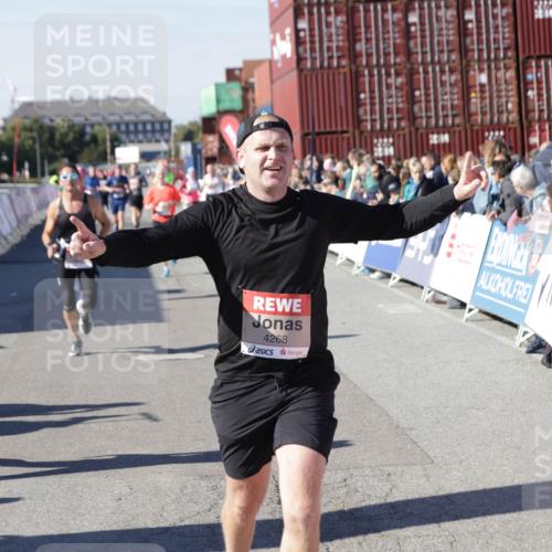 03.10.2025 - Köhlbrandbrückenlauf Jannik Wohlers http://msf.ph/oto/9118005 03.10.2025 13:03:21 Ziel 4085, 4208, 4225, 4268, 4283, 4856, 5048, 5063, 6279, 6612, 6632, 6722, 6784 meine-sportfotos.de