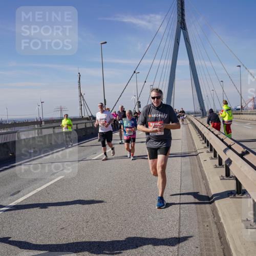 03.10.2025 - Köhlbrandbrückenlauf Michael Burmester http://msf.ph/oto/9118007 03.10.2025 12:59:23 Position 2 52 meine-sportfotos.de