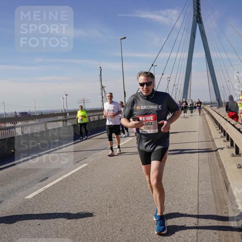 03.10.2025 - Köhlbrandbrückenlauf Michael Burmester http://msf.ph/oto/9118017 03.10.2025 12:59:23 Position 2 5755 meine-sportfotos.de