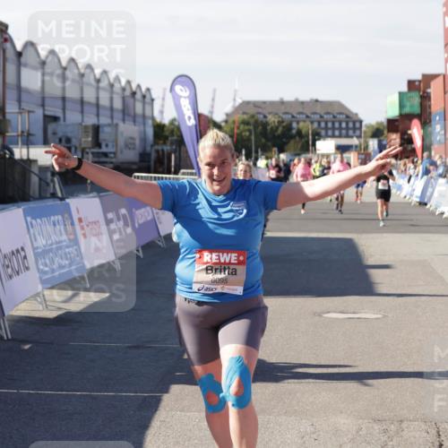 03.10.2025 - Köhlbrandbrückenlauf Jannik Wohlers http://msf.ph/oto/9118021 03.10.2025 13:34:10 Ziel 4438, 5593, 6095, 6420, 6421, 6574 meine-sportfotos.de