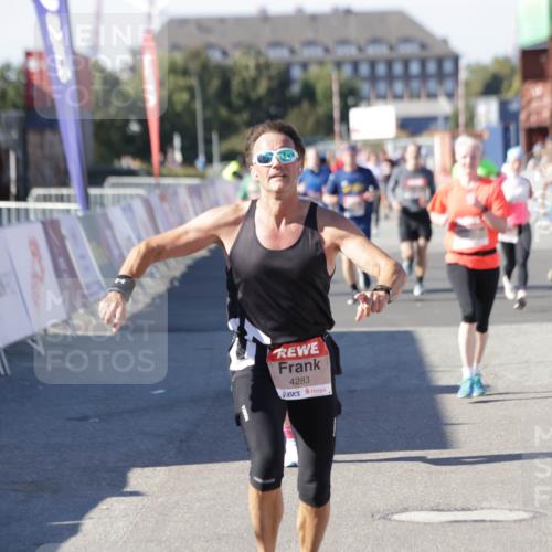 03.10.2025 - Köhlbrandbrückenlauf Jannik Wohlers http://msf.ph/oto/9118022 03.10.2025 13:03:22 Ziel 4085, 4208, 4225, 4268, 4283, 4454, 4856, 5048, 5063, 6279, 6612, 6632, 6722, 6784 meine-sportfotos.de