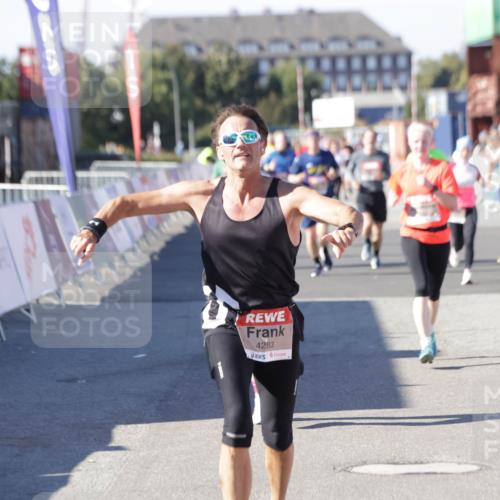 03.10.2025 - Köhlbrandbrückenlauf Jannik Wohlers http://msf.ph/oto/9118031 03.10.2025 13:03:22 Ziel 4085, 4208, 4225, 4268, 4283, 4454, 4856, 5048, 5063, 6279, 6612, 6632, 6722, 6784 meine-sportfotos.de