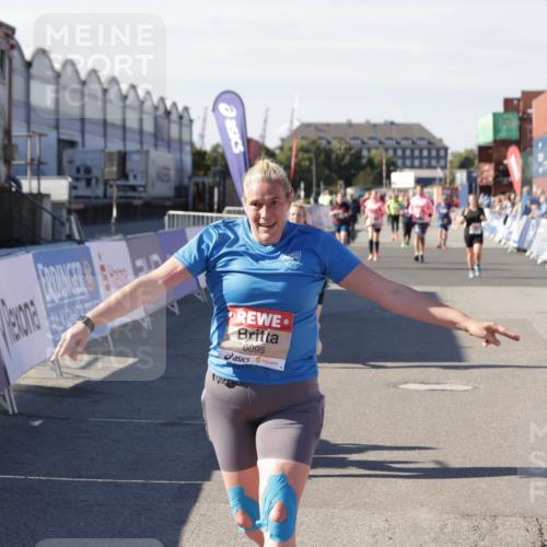 03.10.2025 - Köhlbrandbrückenlauf Jannik Wohlers http://msf.ph/oto/9118033 03.10.2025 13:34:10 Ziel 4438, 5593, 6095, 6420, 6421, 6574 meine-sportfotos.de