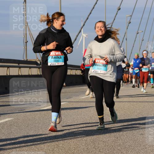 03.10.2025 - Köhlbrandbrückenlauf Strokosch-Dieckow http://msf.ph/oto/9118034 03.10.2025 09:52:00 Position 2 2670, 1831 meine-sportfotos.de