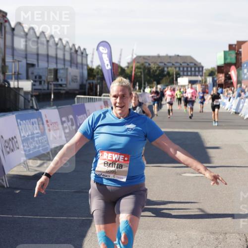 03.10.2025 - Köhlbrandbrückenlauf Jannik Wohlers http://msf.ph/oto/9118040 03.10.2025 13:34:10 Ziel 4438, 5593, 6095, 6420, 6421, 6574 meine-sportfotos.de