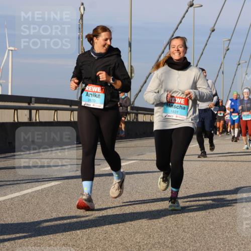03.10.2025 - Köhlbrandbrückenlauf Strokosch-Dieckow http://msf.ph/oto/9118061 03.10.2025 09:52:00 Position 2 2372, 2670, 1831 meine-sportfotos.de