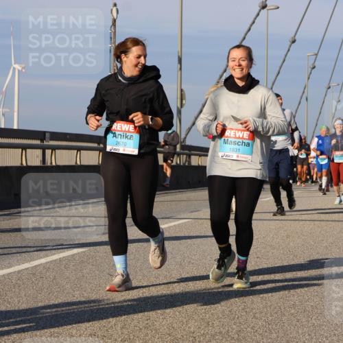03.10.2025 - Köhlbrandbrückenlauf Strokosch-Dieckow http://msf.ph/oto/9118066 03.10.2025 09:52:00 Position 2 2372, 2670, 1831 meine-sportfotos.de