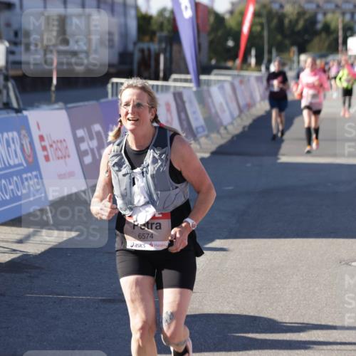 03.10.2025 - Köhlbrandbrückenlauf Jannik Wohlers http://msf.ph/oto/9118075 03.10.2025 13:34:13 Ziel 4438, 4674, 5207, 5221, 5593, 6095, 6574 meine-sportfotos.de