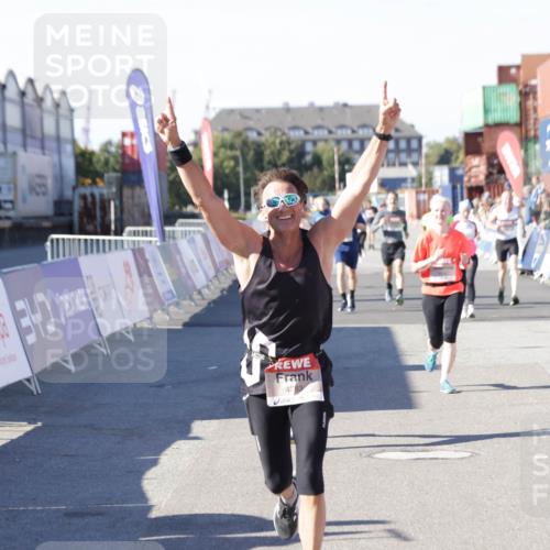 03.10.2025 - Köhlbrandbrückenlauf Jannik Wohlers http://msf.ph/oto/9118080 03.10.2025 13:03:23 Ziel 4085, 4208, 4225, 4268, 4283, 4300, 4454, 4856, 5048, 5063, 6207, 6279, 6612, 6632, 6722, 6784 meine-sportfotos.de