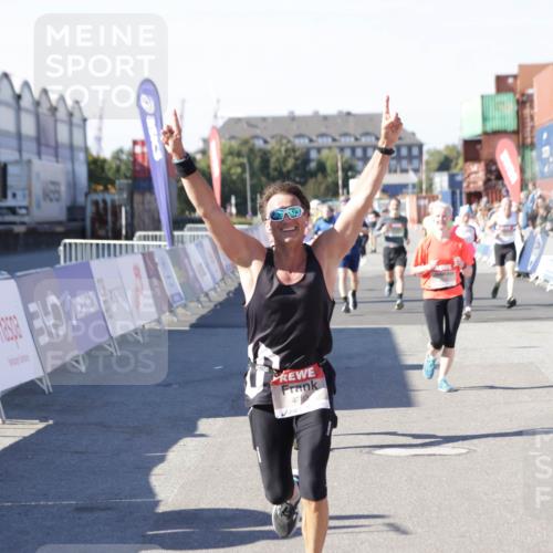 03.10.2025 - Köhlbrandbrückenlauf Jannik Wohlers http://msf.ph/oto/9118085 03.10.2025 13:03:23 Ziel 4085, 4208, 4225, 4268, 4283, 4300, 4454, 4856, 5048, 5063, 6207, 6279, 6612, 6632, 6722, 6784 meine-sportfotos.de