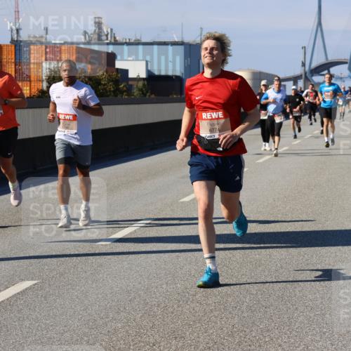 03.10.2025 - Köhlbrandbrückenlauf Strokosch-Dieckow http://msf.ph/oto/9118087 03.10.2025 12:54:09 Position 3 6781, 6782, 6774 meine-sportfotos.de