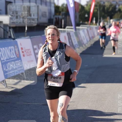 03.10.2025 - Köhlbrandbrückenlauf Jannik Wohlers http://msf.ph/oto/9118089 03.10.2025 13:34:13 Ziel 4438, 4674, 5207, 5221, 5593, 6095, 6574 meine-sportfotos.de