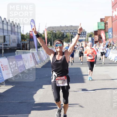 03.10.2025 - Köhlbrandbrückenlauf Jannik Wohlers http://msf.ph/oto/9118092 03.10.2025 13:03:23 Ziel 4085, 4208, 4225, 4268, 4283, 4300, 4454, 4856, 5048, 5063, 6207, 6279, 6612, 6632, 6722, 6784 meine-sportfotos.de