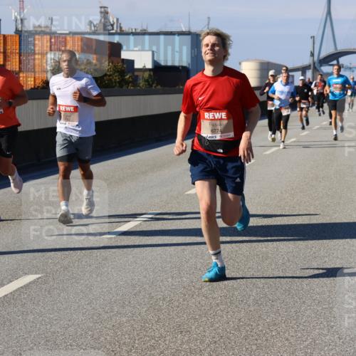 03.10.2025 - Köhlbrandbrückenlauf Strokosch-Dieckow http://msf.ph/oto/9118093 03.10.2025 12:54:09 Position 3 6782, 6774 meine-sportfotos.de