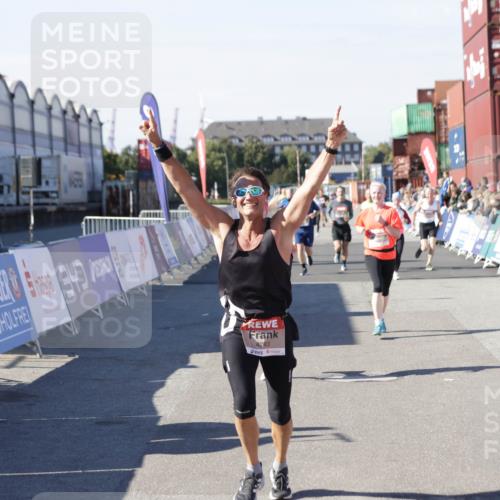 03.10.2025 - Köhlbrandbrückenlauf Jannik Wohlers http://msf.ph/oto/9118099 03.10.2025 13:03:23 Ziel 4085, 4208, 4225, 4268, 4283, 4300, 4454, 4856, 5048, 5063, 6207, 6279, 6612, 6632, 6722, 6784 meine-sportfotos.de