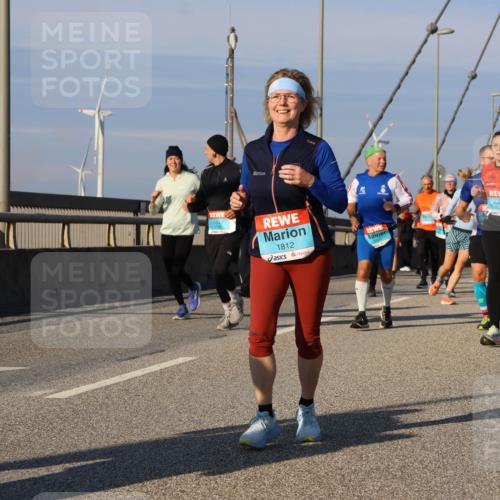 03.10.2025 - Köhlbrandbrückenlauf Strokosch-Dieckow http://msf.ph/oto/9118101 03.10.2025 09:52:06 Position 2 1812, 3747 meine-sportfotos.de